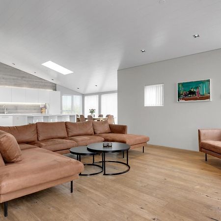 Luxury Villa With River View Laugaras Eksteriør billede
