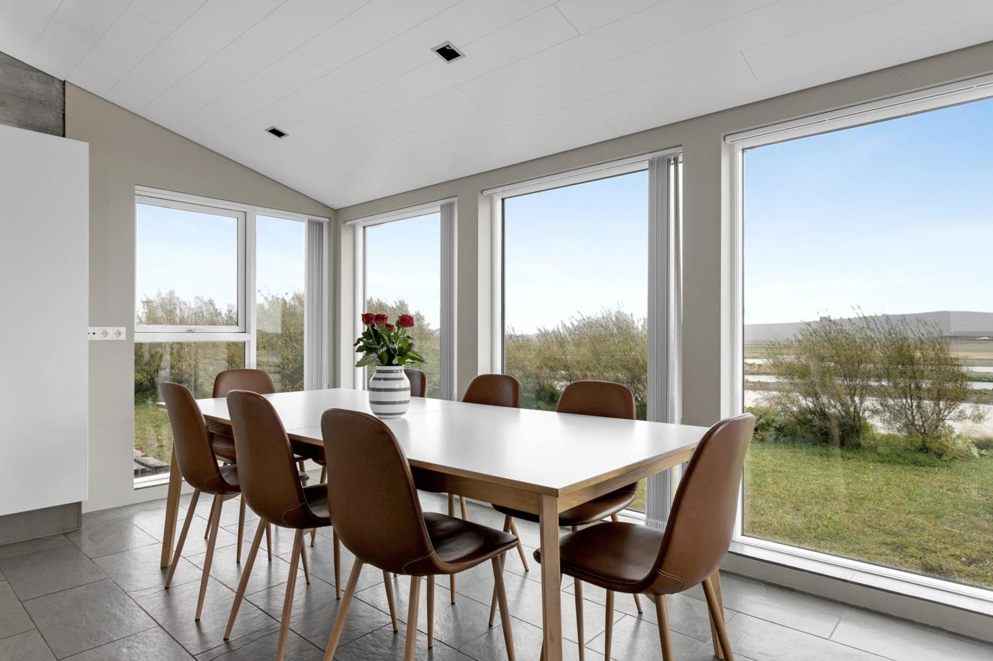 Luxury Villa With River View Laugaras Eksteriør billede