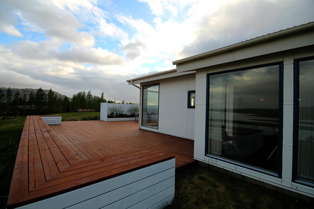 Luxury Villa With River View Laugaras Eksteriør billede